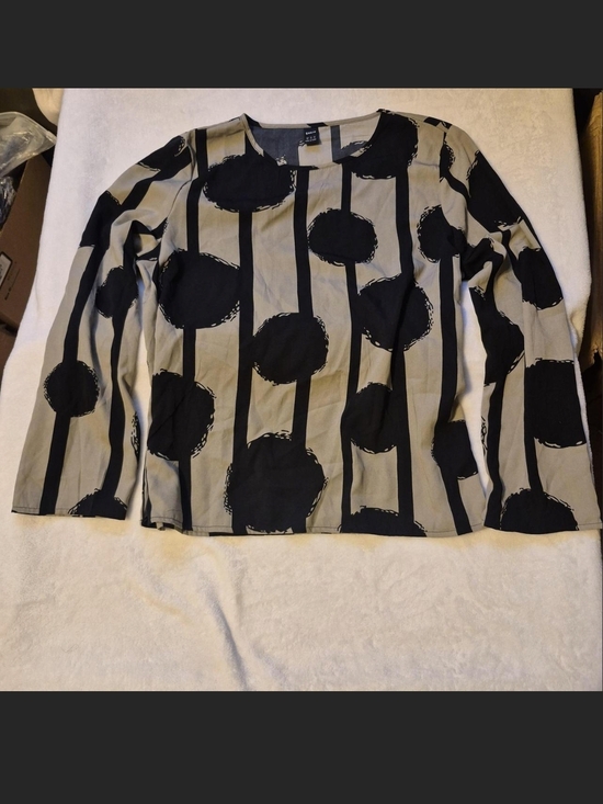 SHEIN Tops - SHEIN Black and Beige Graphic Polka Dot Long Sleeve Top